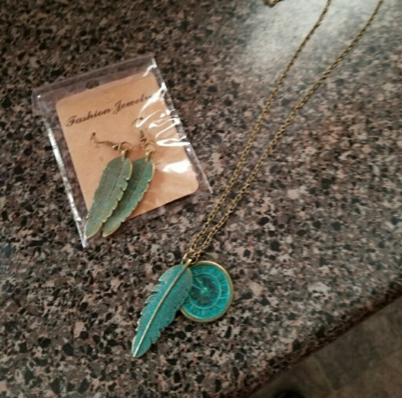 Retro Bronze Clock & Leaf Necklace Set - Picture 5 of 8